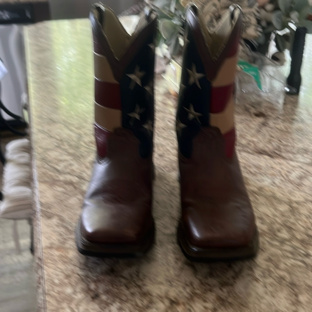 Boys boots